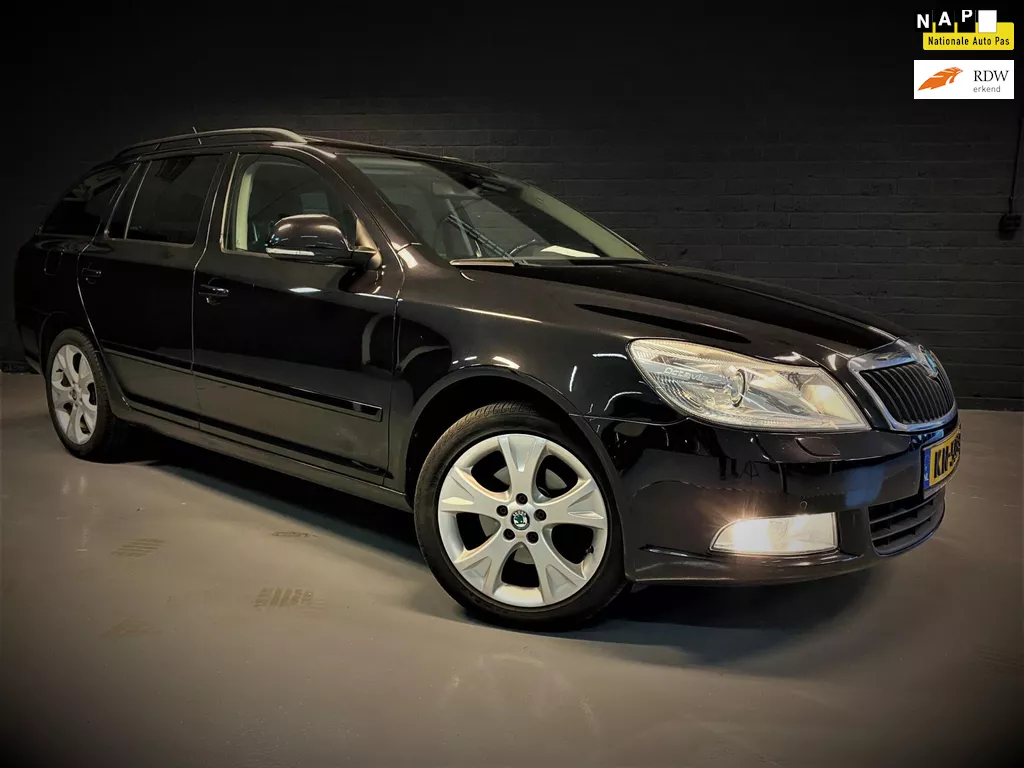 Skoda Octavia Combi 2.0 TDI Elegance,Leder,Xenon,Schuif-dak,APK Okt-2023.
