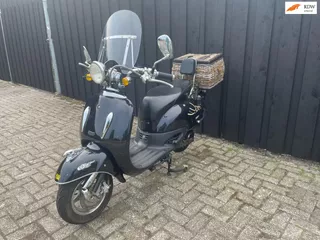 Benzhou YiYing Snorscooter Sixties / Retro