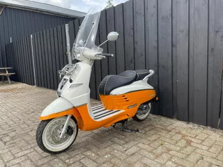 Peugeot Snorscooter Django Heritage