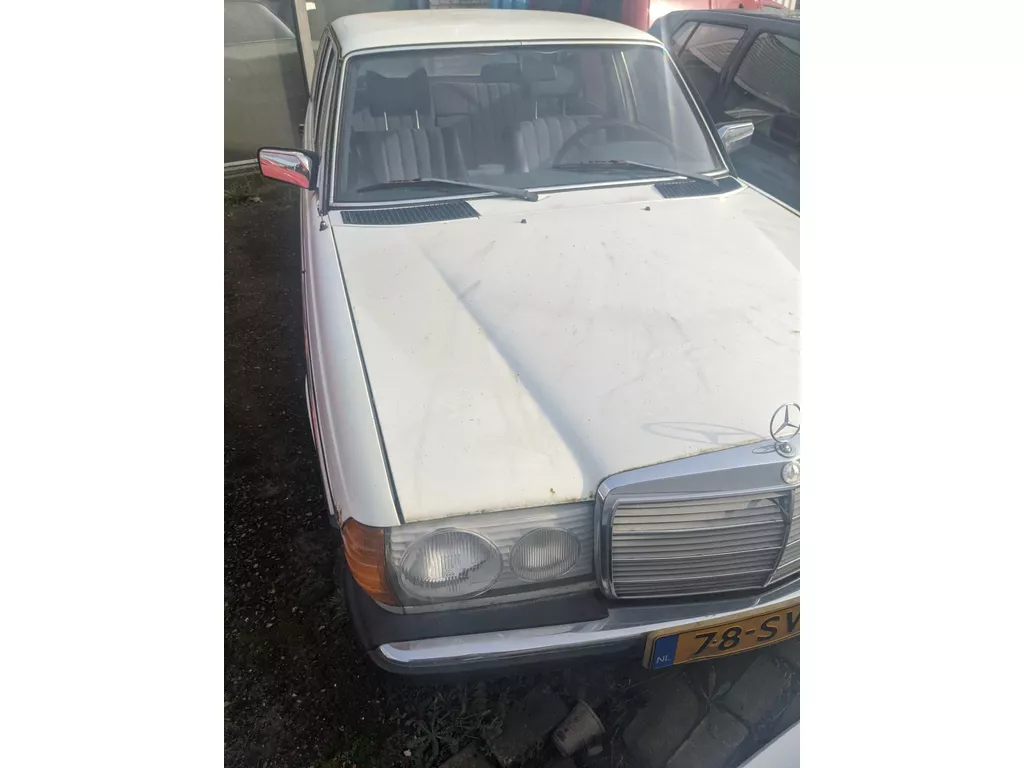 Mercedes-Benz 200-280 (W123) 220 D