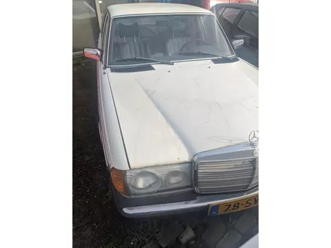Mercedes-Benz 200-280 (W123) 220 D
