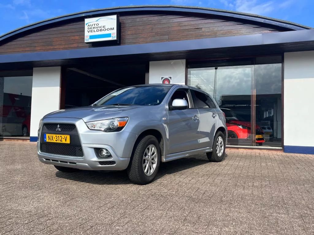 Mitsubishi Outlander 2.0 Intro Edition + automaat + mijl auto