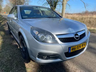 Opel Vectra GTS 2.2-16V Business