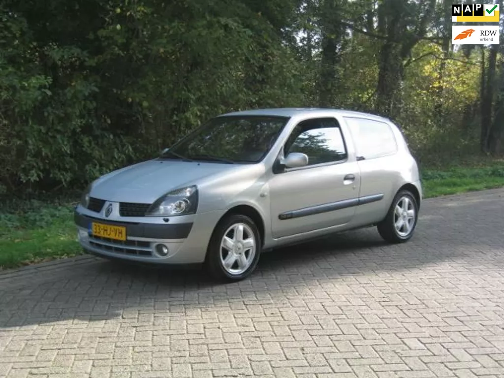 Renault Clio 1.6-16V Dynamique (bj 2001) AIRCO / TREKHAAK