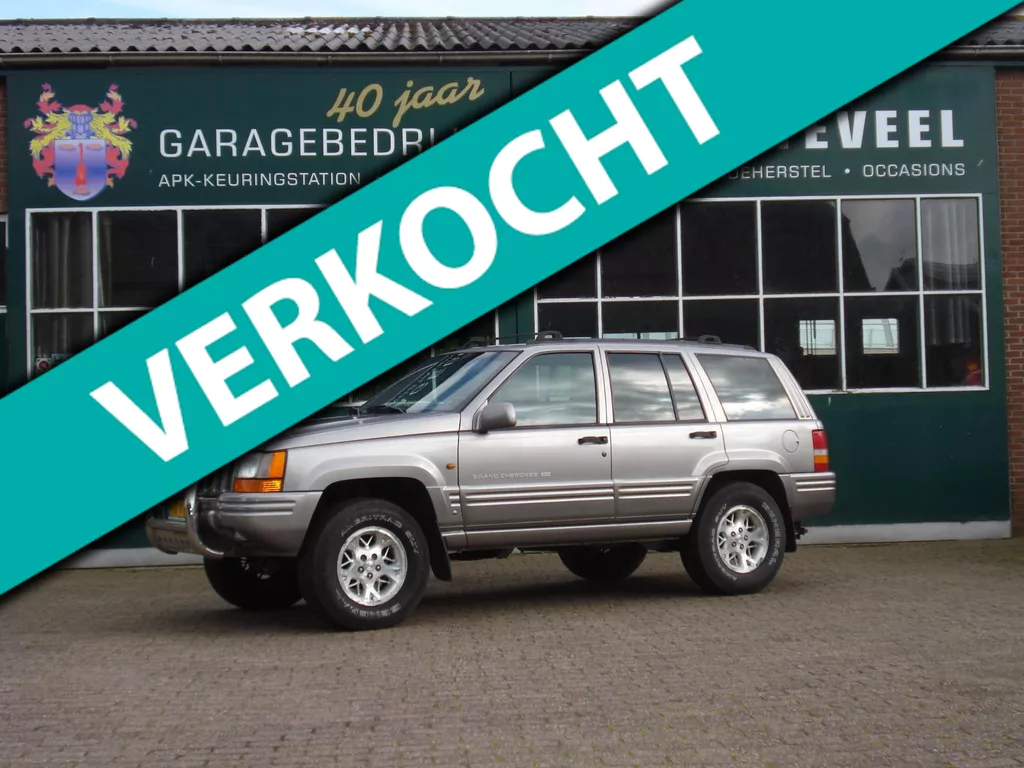 Jeep Grand Cherokee 4.0i Laredo luxe auto met eventueel chromen sidebars aanwezig