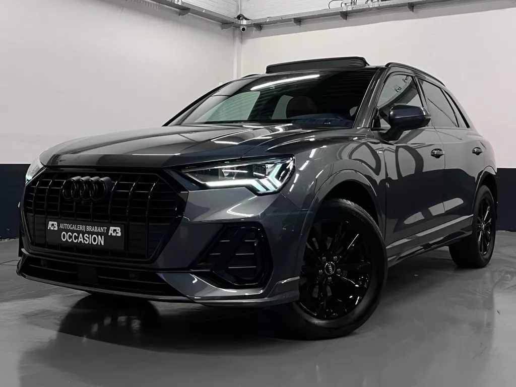 Audi Q3 35 TFSI S edition Pano/Automaat/Leder/Carplay
