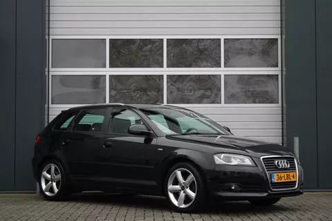 Audi A3 Sportback 1.4 TFSI S-edition 125pk Clima/Cruise/Bi-Xenon/PDC/Sportstoelen/ZwarteHemel/Navi/RadioCD.AUX/17"LM
