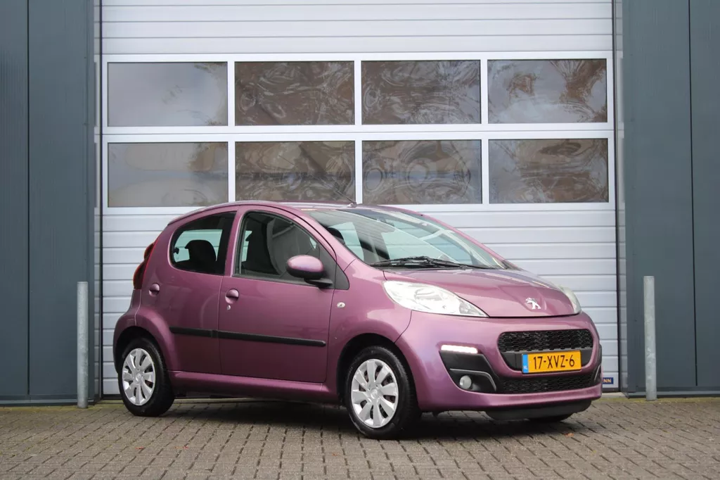 Peugeot 107 1.0 Envy 5-Deurs Airco/Bluetooth/Stuurbekrachtiging/Elek.Ramen/C.V./LED/RadioCD.AUX.USB/Isofix/APK:31-08-2026