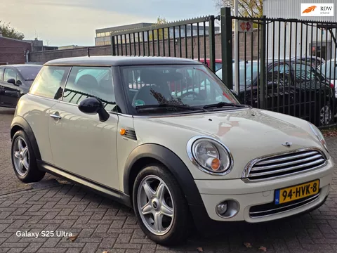 Mini Mini 1.6 Cooper Chili 2e eigenaar dealer onderhouden airco navigatie elektrische parkeer sensor