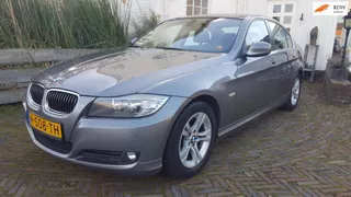 BMW 3-serie 325i Wonderschöne en 100 % BMW Dealer onderhouden auto die rijdt als nieuw. APK Net nieuw tot 29-11-2026