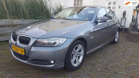 BMW 3-serie 325i Wonderschöne en 100 % BMW Dealer onderhouden auto die rijdt als nieuw. APK Net nieuw tot 29-11-2026