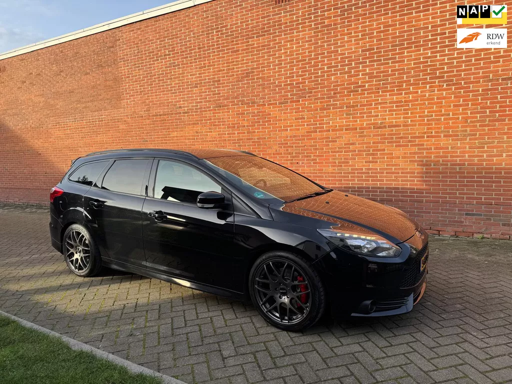 Ford Focus Wagon 2.0 EcoBoost ST-3 Leder Navi Cam Xenon