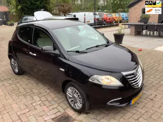 Lancia Ypsilon 0.9 TwinAir Gold nieuwe apk tot 4-2026