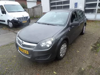 Opel Astra 1.6 Cosmo airco met zij schade