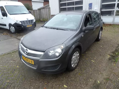 Opel Astra 1.6 Cosmo airco met zij schade