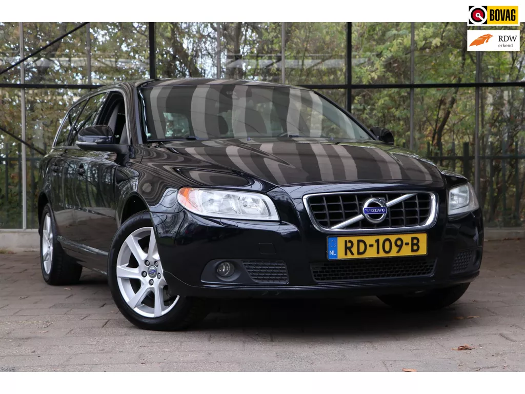 Volvo V70 2.4 D5 AWD Momentum / Nieuwe Distributie / Trekhaak / Rijklaarprijs!