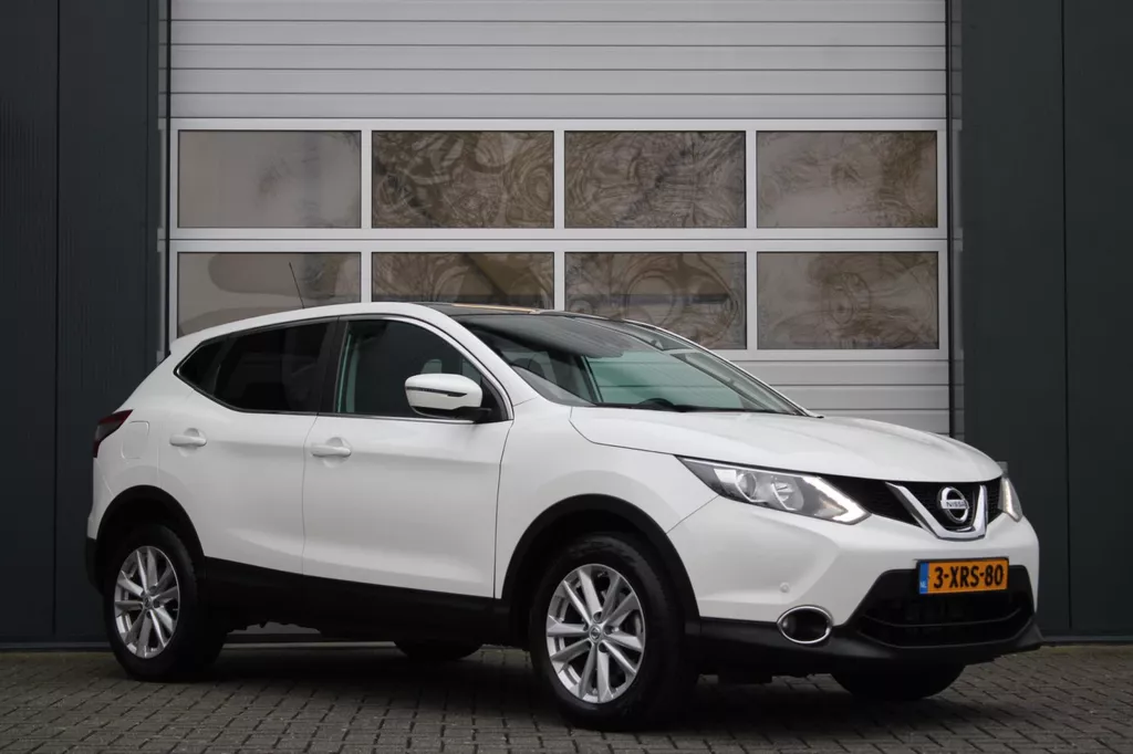 Nissan Qashqai 1.2 Connect Edition Automaat Cruise/Camera/Panodak/Keyless/PDC/Navi/Bluetooth/LED/17"LM/RadioCD.AUX.USB/Trekhaak
