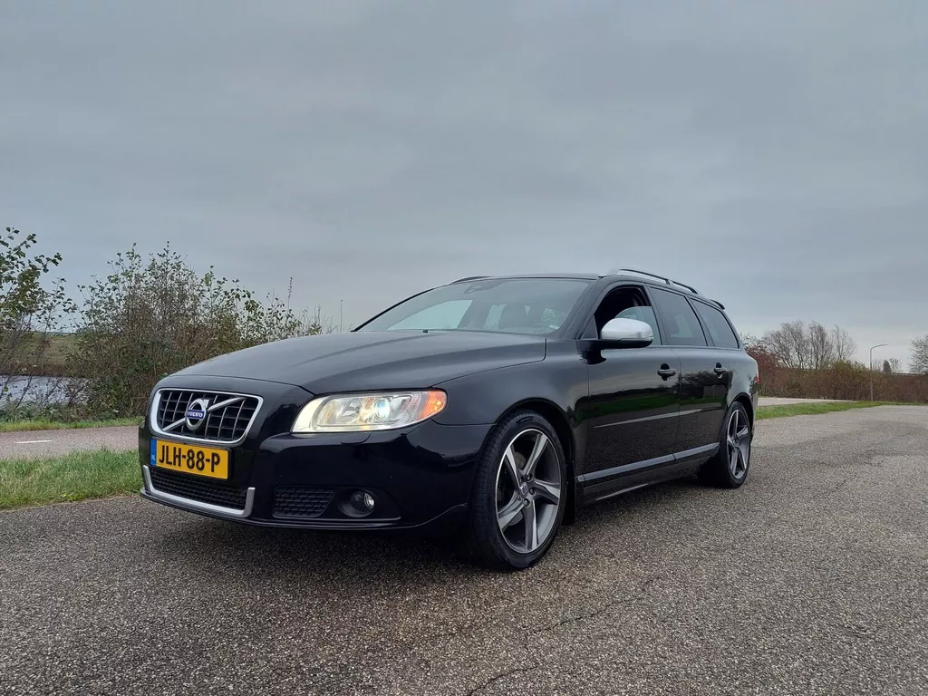Volvo V70 1.6 T4 R-Design. TREKHAAK!