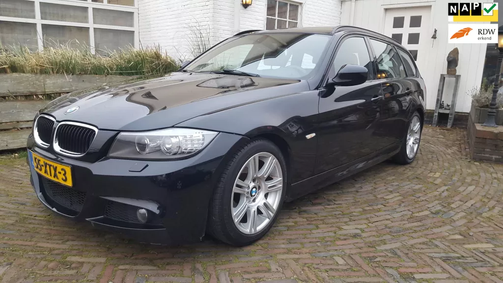 BMW 3-serie Touring 318i M Sport Edition Automaat / Dubbel Elektrisch Panoramadak / Ledereninterieur en 100 % top onderhouden
