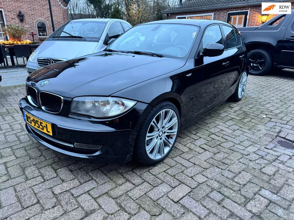 BMW 1-serie 118i NIEUWE APK 12-12-2026