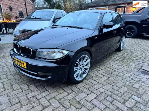 BMW 1-serie 118i NIEUWE APK 12-12-2026