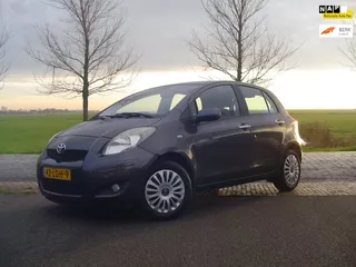 Toyota Yaris 1.3 VVTi Aspiration / Airco / Trekhaak / 6 versnellingen.