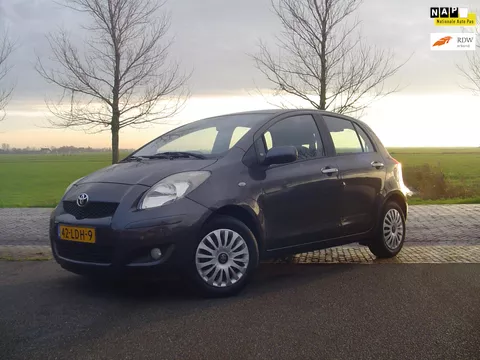 Toyota Yaris 1.3 VVTi Aspiration / Airco / Trekhaak / 6 versnellingen.