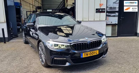 BMW 5-serie 530i High Executive/ M-Pakket/ Schuifdak/ Black Edition