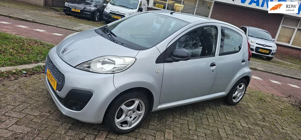 Peugeot 107 1.0 Access Accent airco velgen