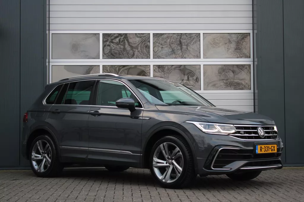 Volkswagen Tiguan 1.5 TSI R-Line Business+ DSG ACC/Virtual/Camera/Panodak/Keyless/LED/LaneAssist/Carplay/PDC/19"LM/Trekhaak/Dealer