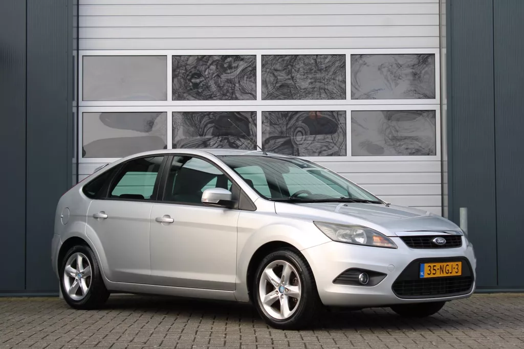 Ford Focus 1.6 Comfort 5-Deurs Airco/Cruise/Bluetooth/Elek.Ramen/C.V./RadioCD.AUX/16"LM/Trekhaak/1e.Eigenaar/91.133km/APK:09-2026