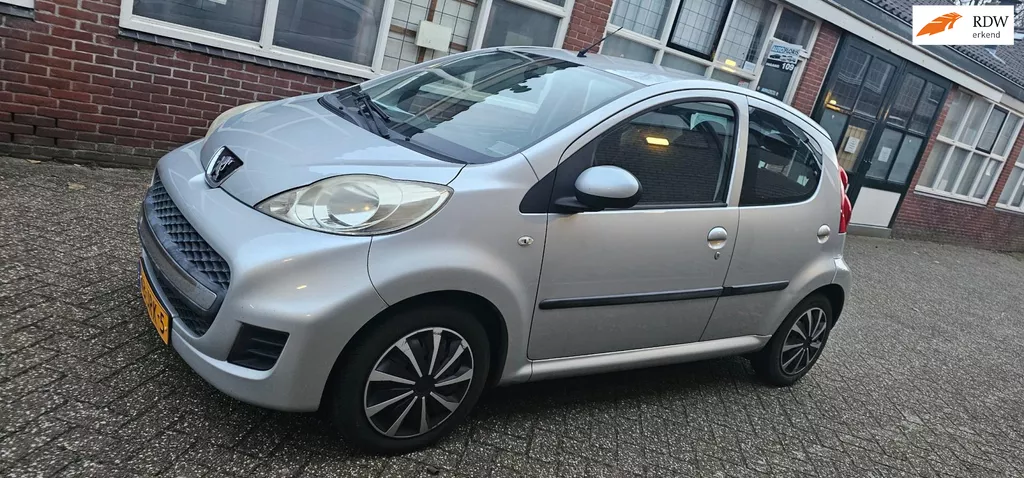Peugeot 107 1.0-12V Sublime 5drs airco lage kms