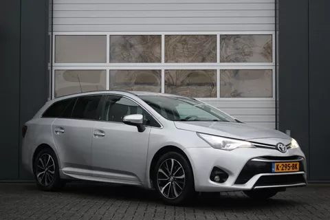 Toyota Avensis Touring Sports 1.8 VVT-i SkyView Edition Camera/Stoelverwarming/Keyless/Lane.Assist/Navi/Bluetooth/Trekhaak/Dealer