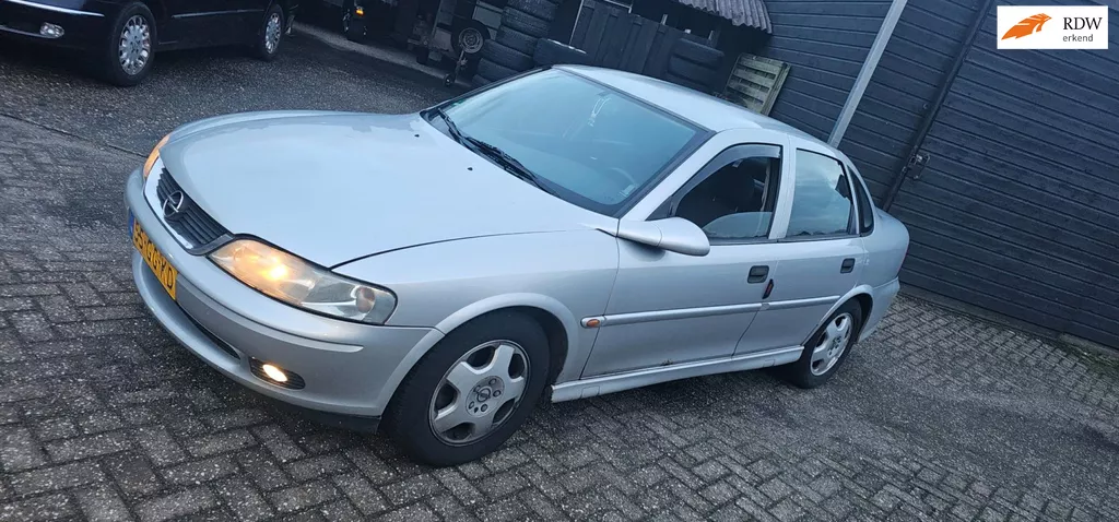 Opel Vectra 1.6-16V Business Edition