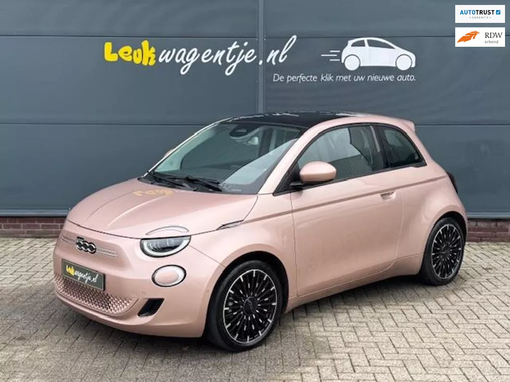 Fiat 500 3+1 Icon 42 kWh *panorama *magic eye *camera *17”