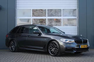 BMW 5-serie Touring 520i High Executive M-Sport HeadUp/Camera/Panodak/Stoel&Stuurverwarming/Virtual/PDC/LederMemory/Navi/LED/20"LM