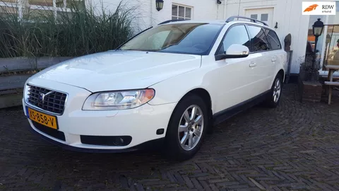 Volvo V70 2.0 Kinetic Automaat, schitterend mooie , frisse auto met maar 236808 km. Recent grote beurt gehad.