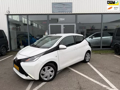 Toyota Aygo 1.0 VVT-i x-play AIRCO | CLIMA | CRUISE | DEALER ONDERHOUDEN | NAP | APK |