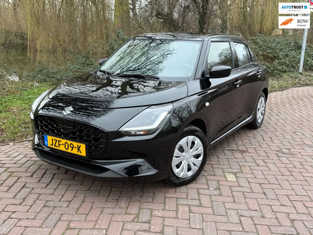 Suzuki SWIFT 1.2 Comfort Smart Hybrid 6 X Suzuki SWIFT 1Eig. 3100 km b.j.1-2025 Carplay ,Camera