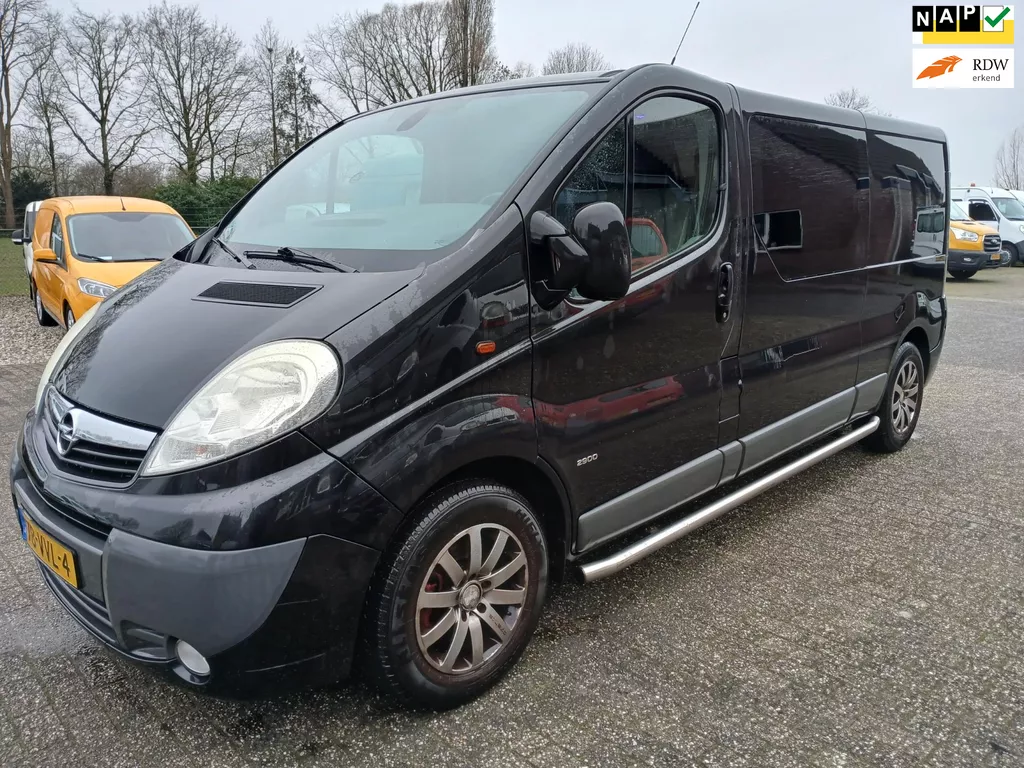 Opel Vivaro 2.5 CDTI L2H1 DC