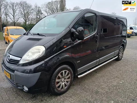 Opel Vivaro 2.5 CDTI L2H1 DC