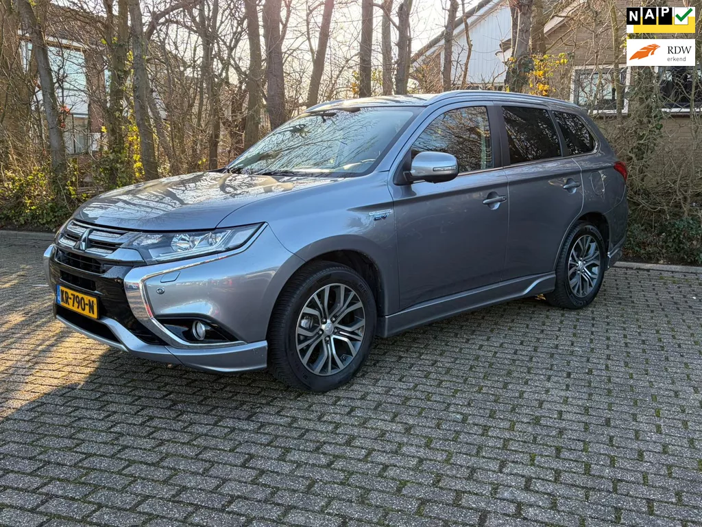 Mitsubishi Outlander 2.0 PHEV Instyle , luxe uitvoering !