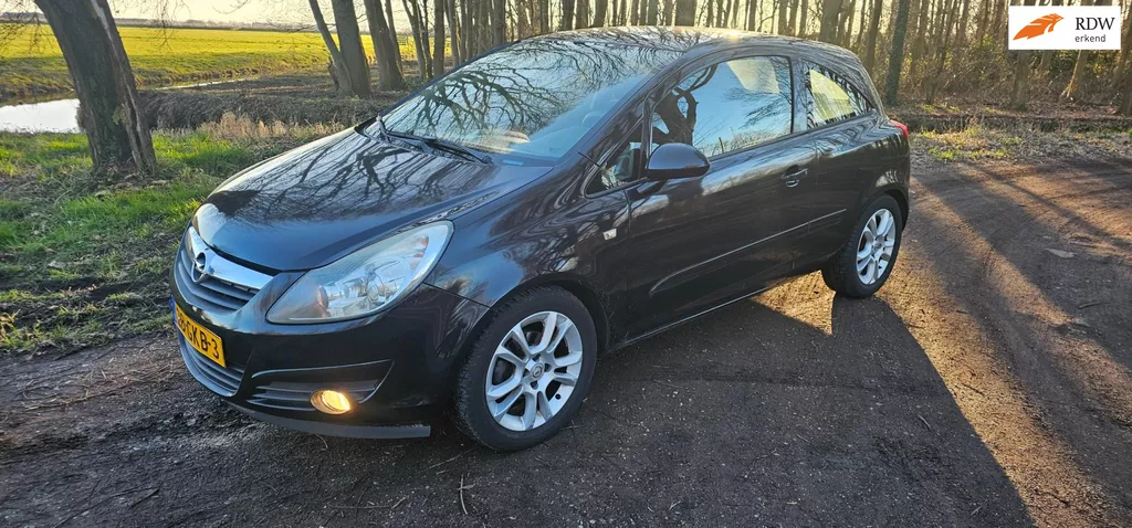 Opel Corsa 1.4-16V Sport lekke kop