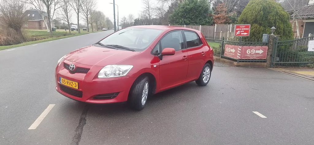 Toyota Auris 1.4-16V Terra