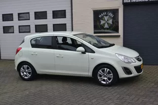 Opel Corsa 1.2-16V Cosmo Zeer Mooie en Verzorgde Auto