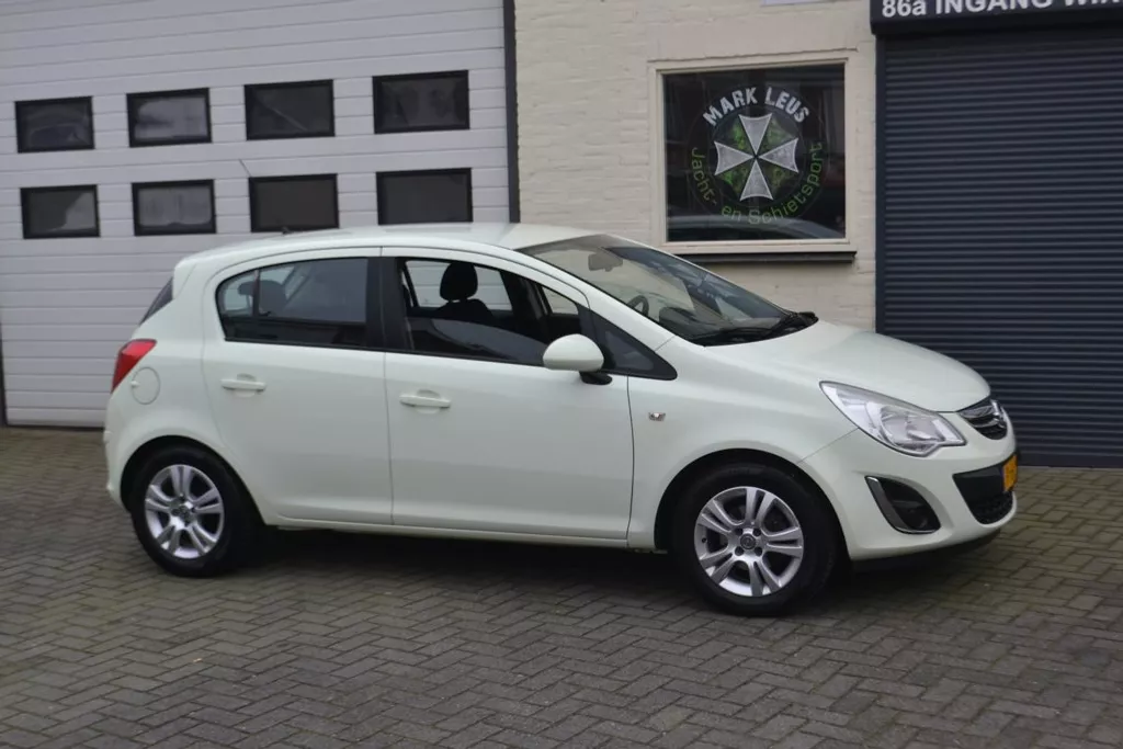 Opel Corsa 1.2-16V Cosmo Zeer Mooie en Verzorgde Auto