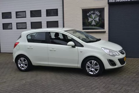 Opel Corsa 1.2-16V Cosmo Zeer Mooie en Verzorgde Auto