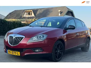 Lancia Delta 1.9-16V Twin-Turbo nieuweapk,2eigenaar, airco, navigatie, aluminium velgen, parkeersensoren achter