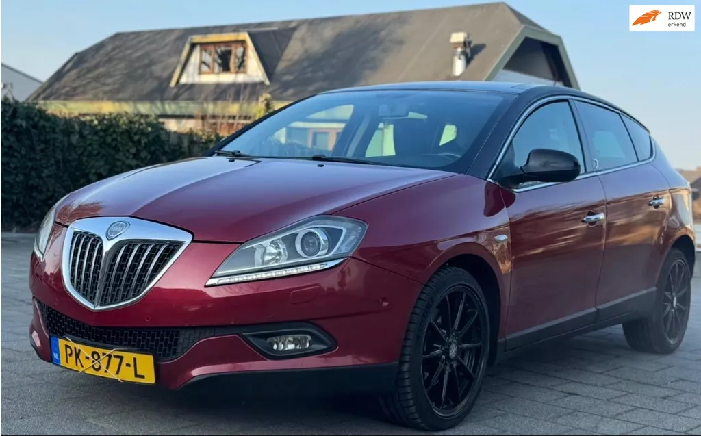 Lancia Delta 1.9-16V Twin-Turbo nieuweapk,2eigenaar, airco, navigatie, aluminium velgen, parkeersensoren achter