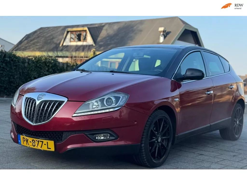 Lancia Delta 1.9-16V Twin-Turbo nieuweapk,2eigenaar, airco, navigatie, aluminium velgen, parkeersensoren achter